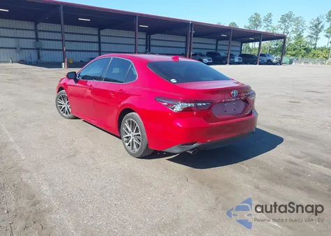 2024 Toyota Camry Xle z USA, uszkodzony, nr VIN 4T1F31AK2RU069930